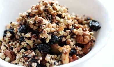 grikiai su džiovintais vaisiais svorio netekimui